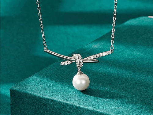 Simplicity to Elegance: Exploring the Essence of Single Pearl Necklace